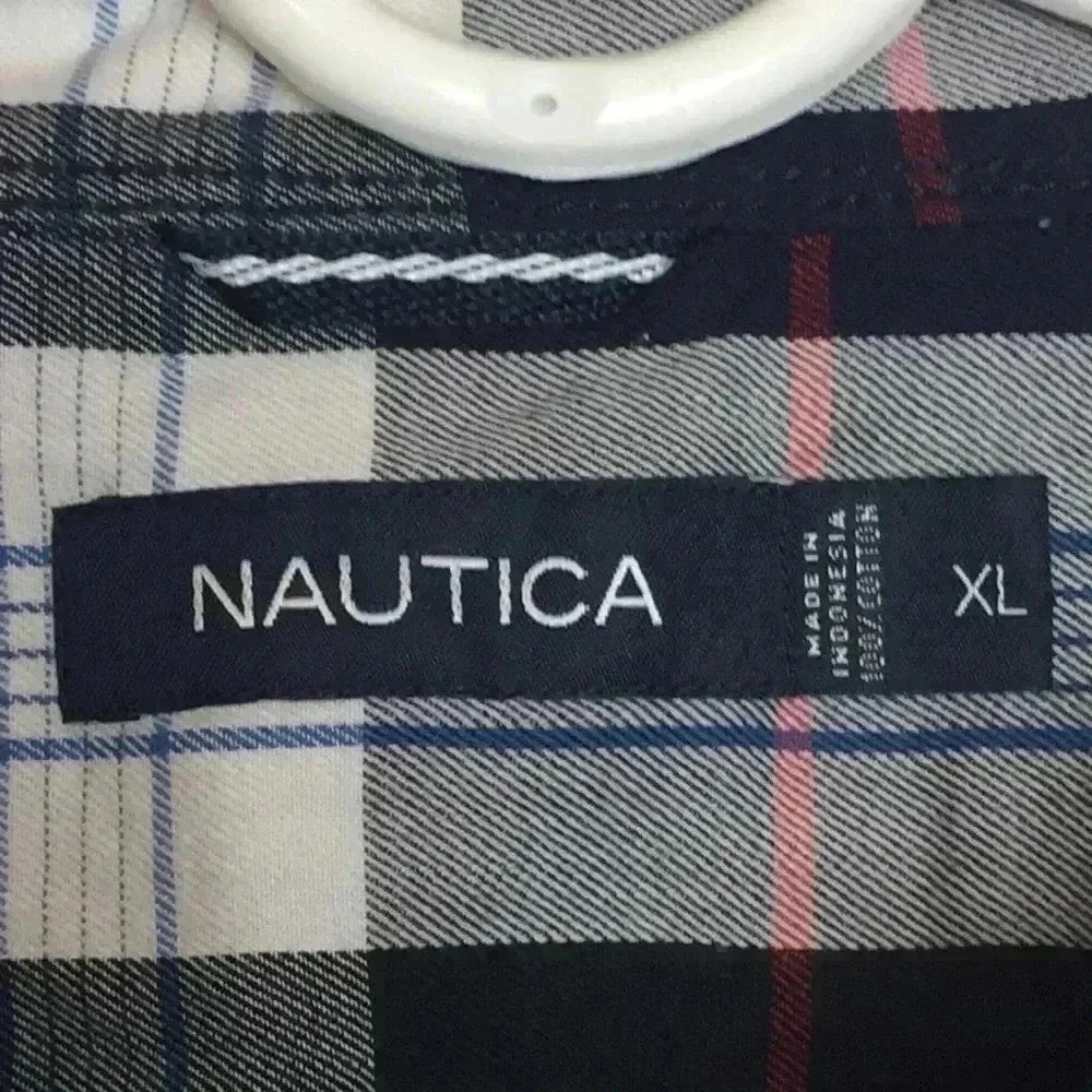Nautica Size XL Great Condition - Picture 2 of 5